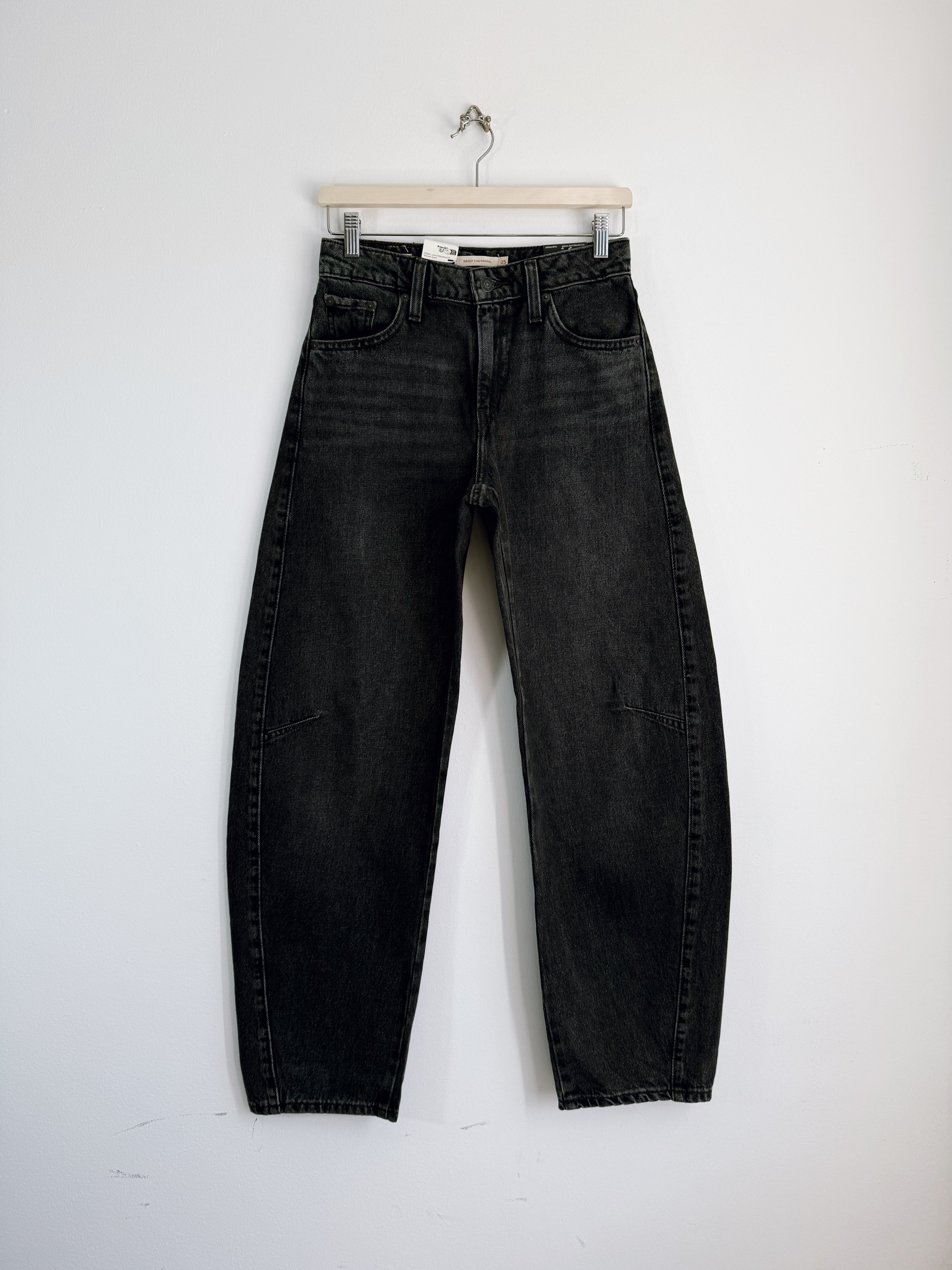 Levi’s Baggy Dad Barrel