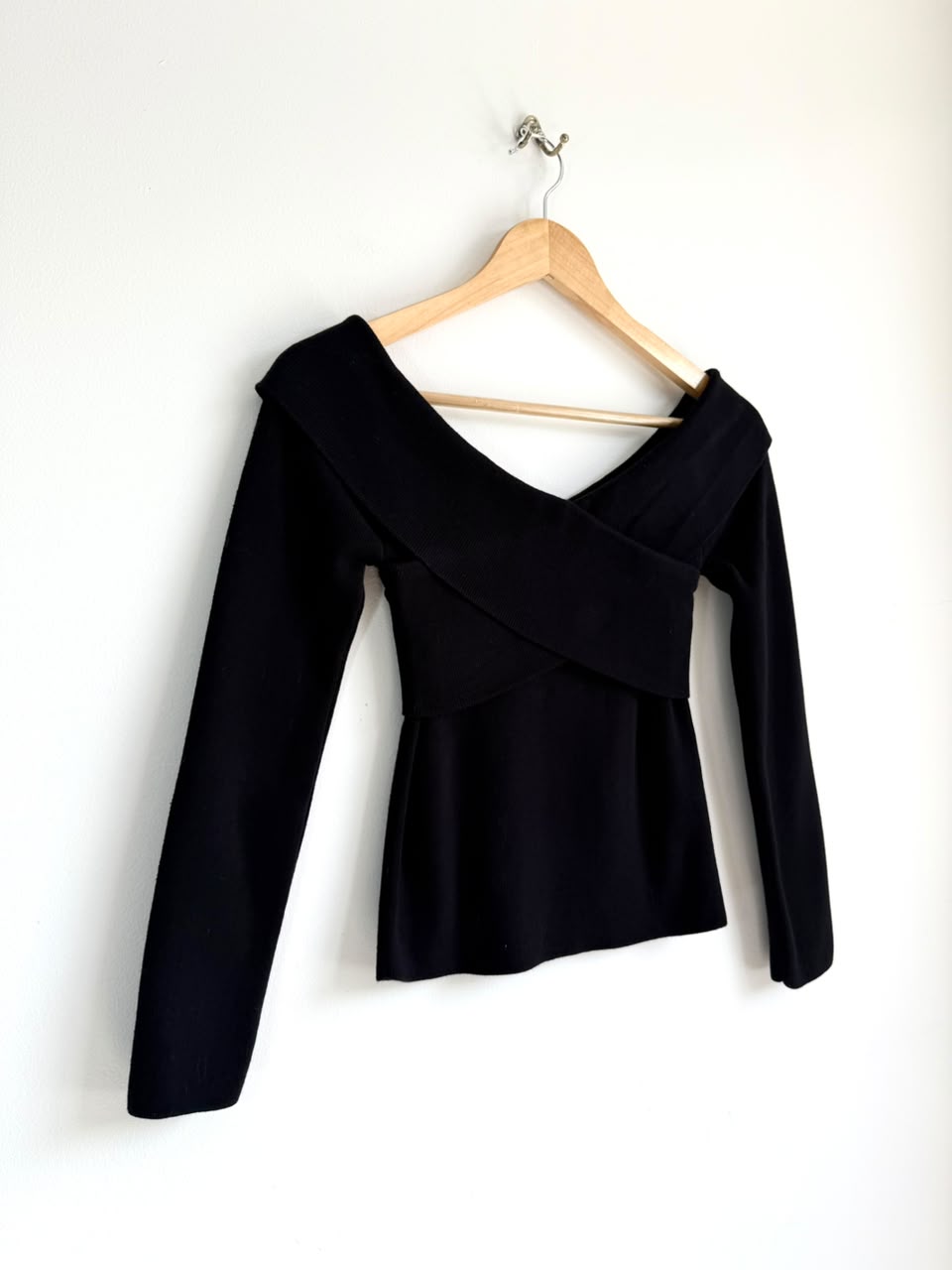 Knit off-shoulder cruzado