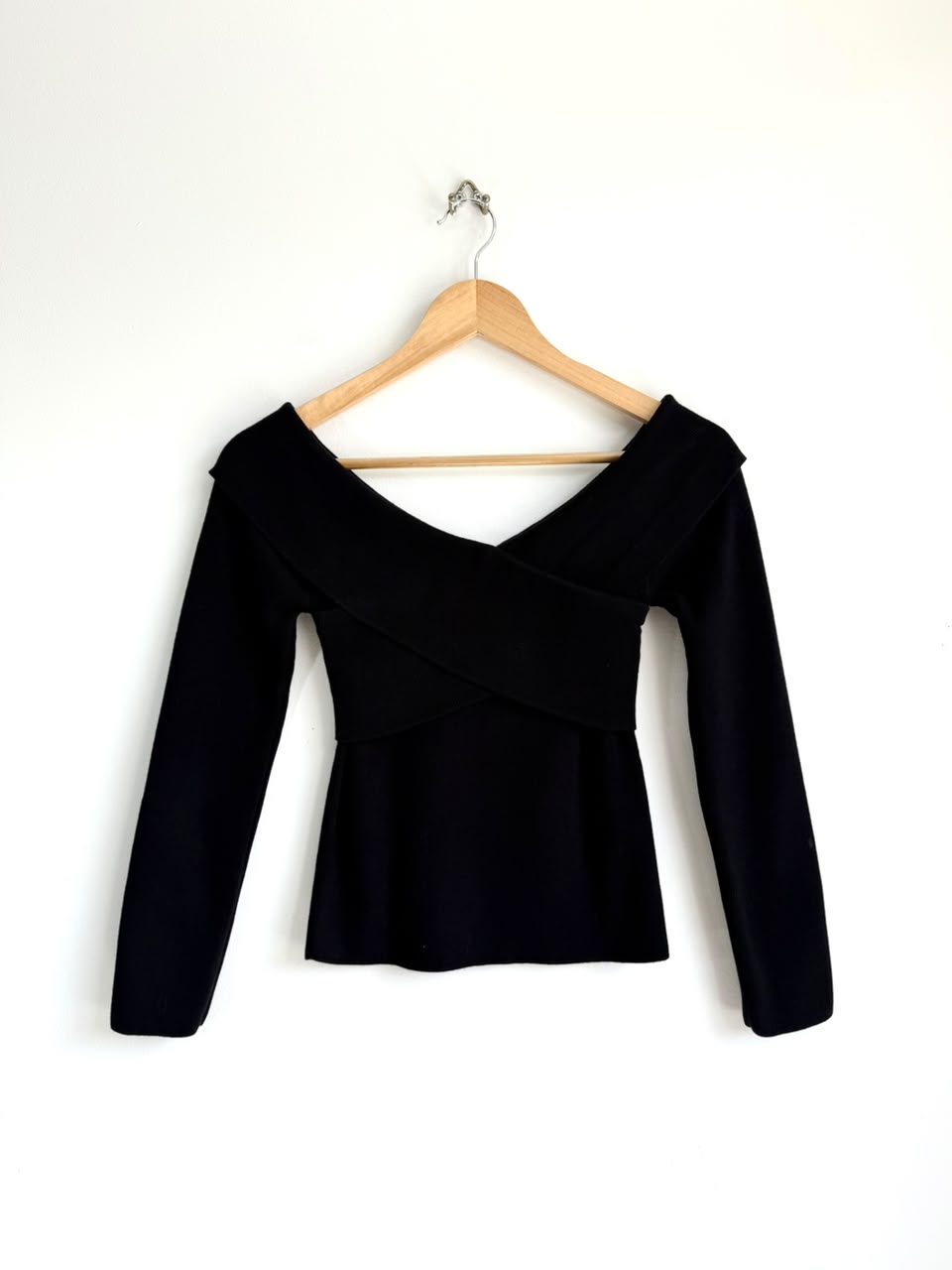 Knit off-shoulder cruzado